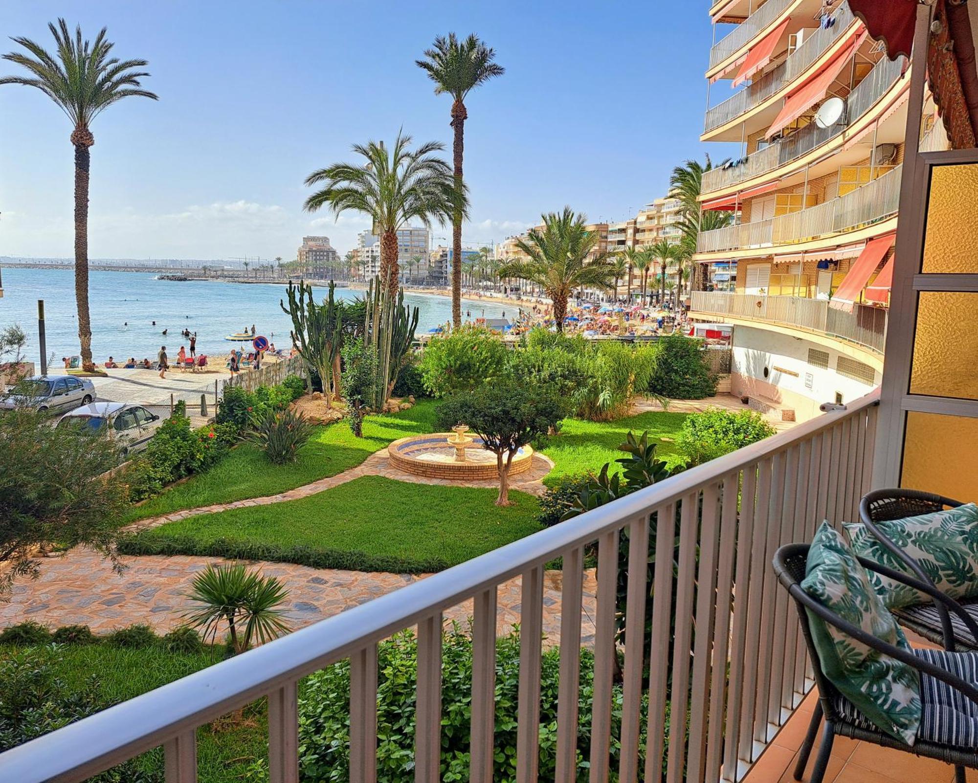 Garden Beach Apartment Torrevieja Bagian luar foto