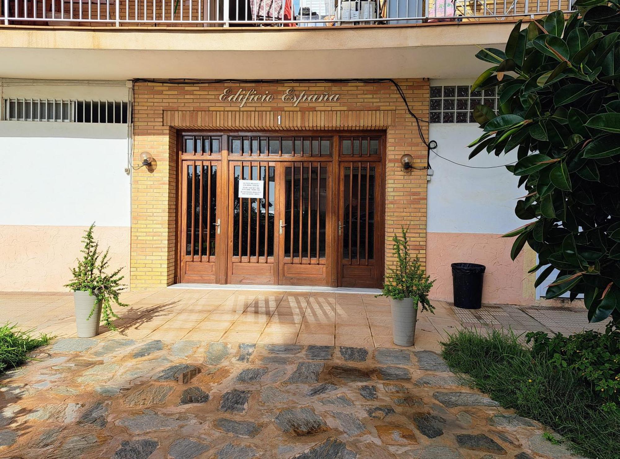 Garden Beach Apartment Torrevieja Bagian luar foto